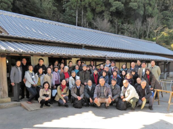 平成30年度第46回鹿児島大会　見学会（龍門司窯工房前にて）